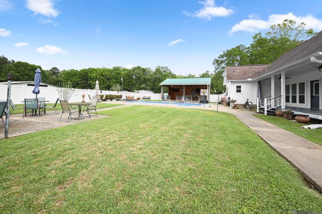 29725 Henderson Ln, Walker, LA 70785