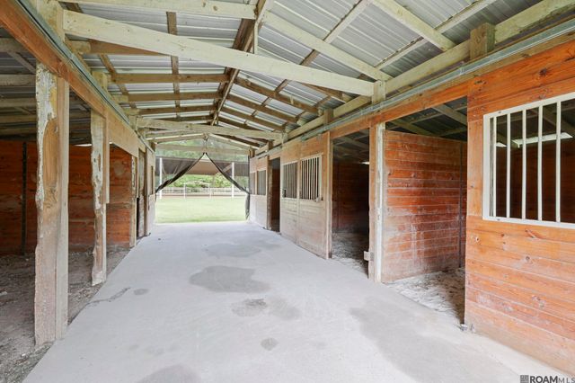 29725 Henderson Ln, Walker, LA 70785