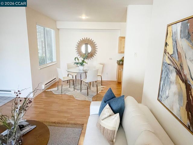 99 Marina Lakes Dr, Richmond, CA 94804