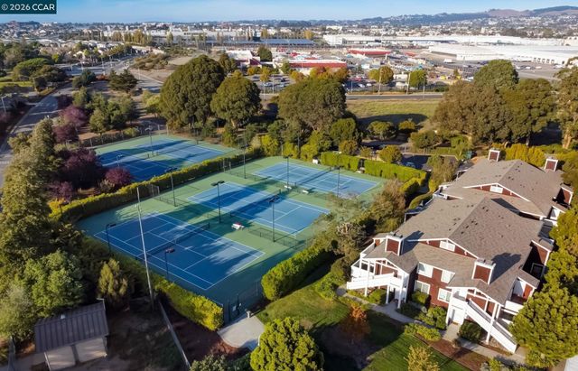 99 Marina Lakes Dr, Richmond, CA 94804
