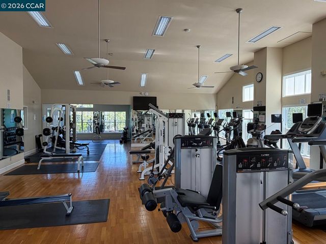 99 Marina Lakes Dr, Richmond, CA 94804