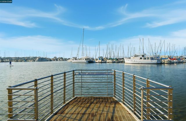 99 Marina Lakes Dr, Richmond, CA 94804