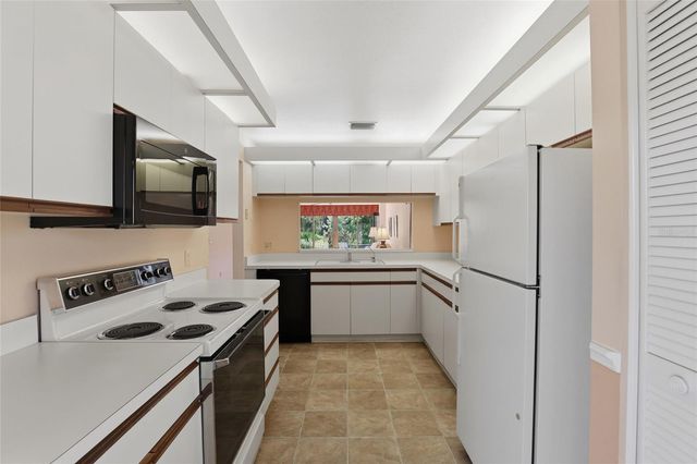 5721 CASA DEL SOL BOULEVARD 3223, Sarasota, FL 34233
