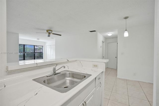 2866 S University Dr 5107, Davie, FL 33328