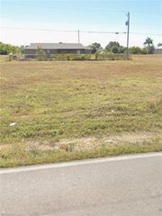 1002 Kismet PKWY E, Cape Coral, FL 33909