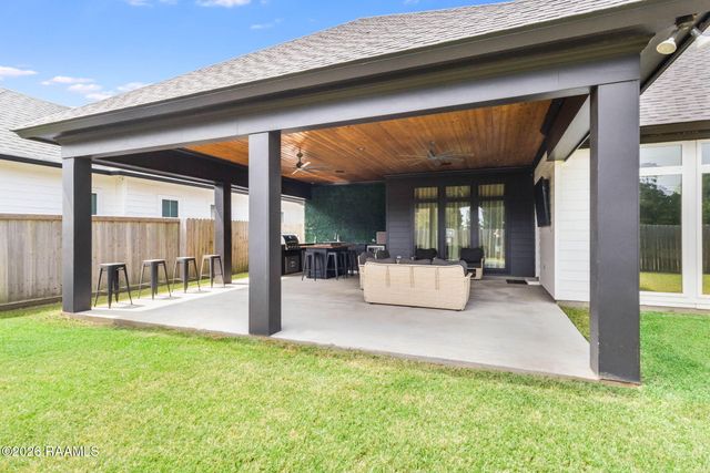 309 Canary Palm Way, Youngsville, LA 70592