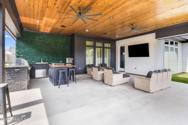 309 Canary Palm Way, Youngsville, LA 70592