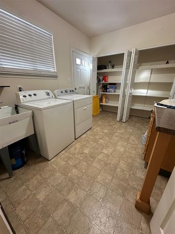 2184 Cumberland Drive, Troy, MI 48085