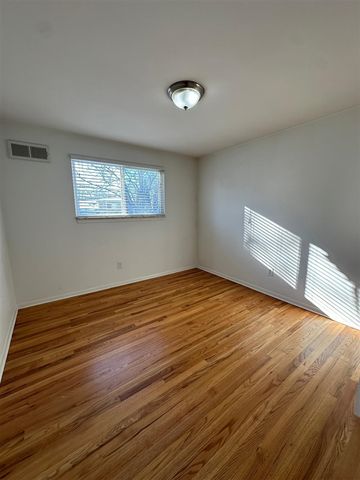 2184 Cumberland Drive, Troy, MI 48085