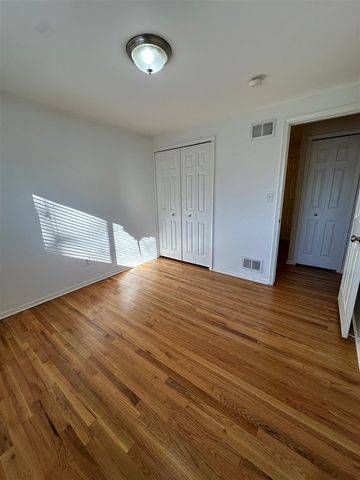 2184 Cumberland Drive, Troy, MI 48085