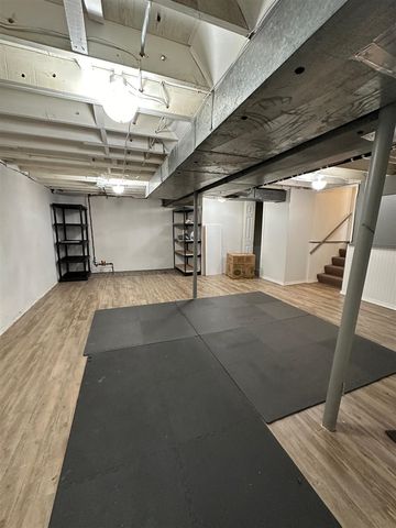 2184 Cumberland Drive, Troy, MI 48085