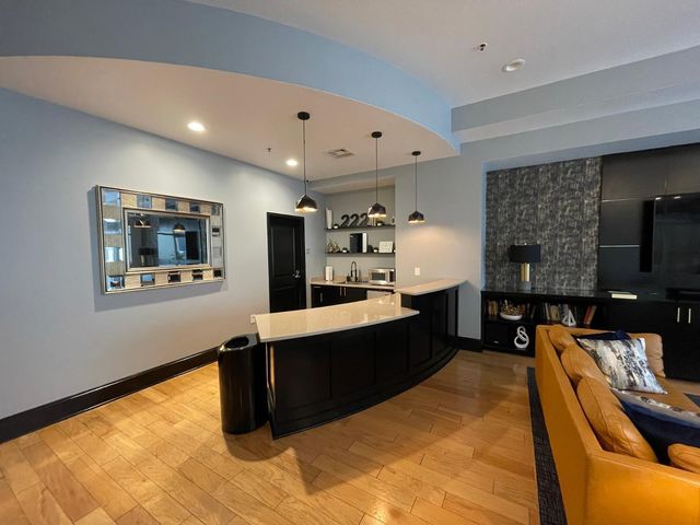 222 Glenwood Avenue 308, Raleigh, NC 27603