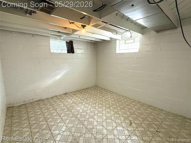 1746 N Denwood Street, Dearborn, MI 48128