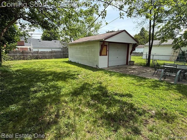 1746 N Denwood Street, Dearborn, MI 48128