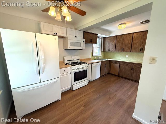1746 N Denwood Street, Dearborn, MI 48128