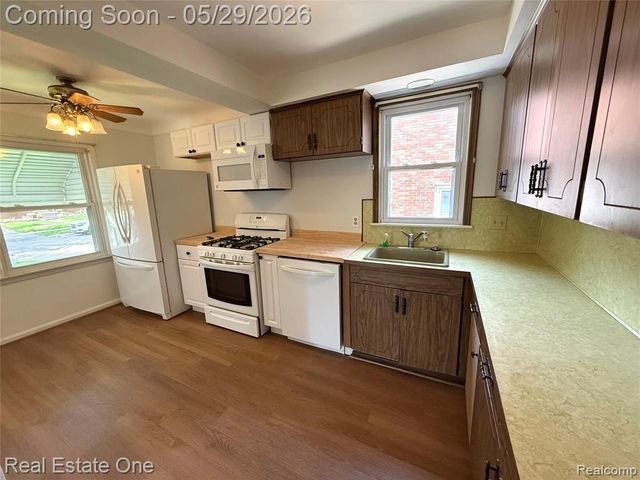 1746 N Denwood Street, Dearborn, MI 48128