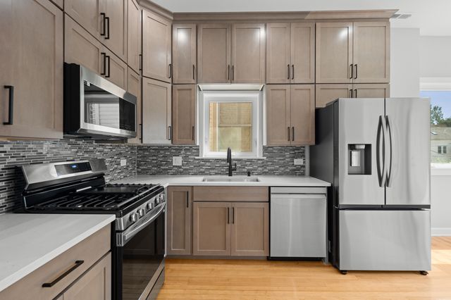 1535 W School Street 2, Chicago, IL 60657