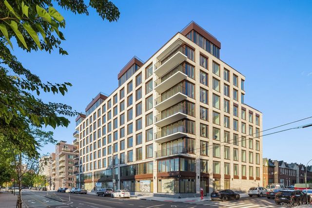30-55 Vernon Boulevard 8D, Astoria, NY 11102