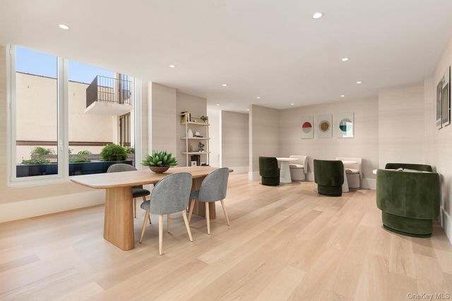 30-55 Vernon Boulevard 8D, Astoria, NY 11102