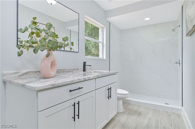 802 Taylor LN, Lehigh Acres, FL 33936