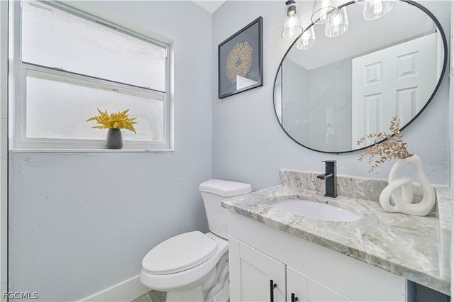 802 Taylor LN, Lehigh Acres, FL 33936