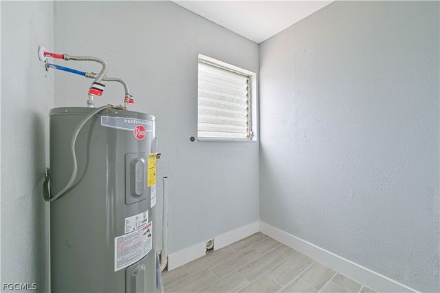 802 Taylor LN, Lehigh Acres, FL 33936