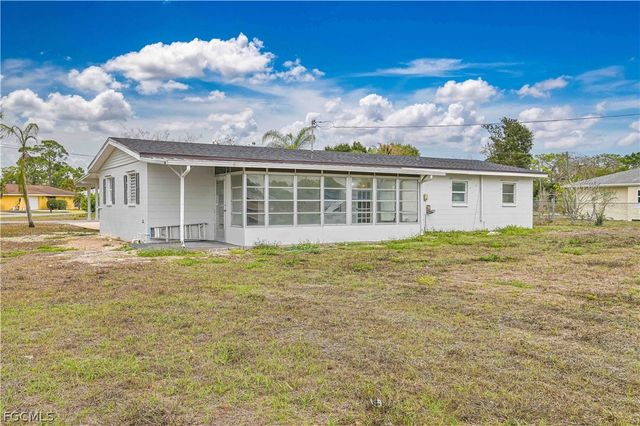 802 Taylor LN, Lehigh Acres, FL 33936