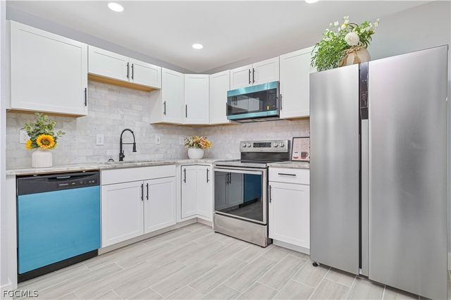 802 Taylor LN, Lehigh Acres, FL 33936