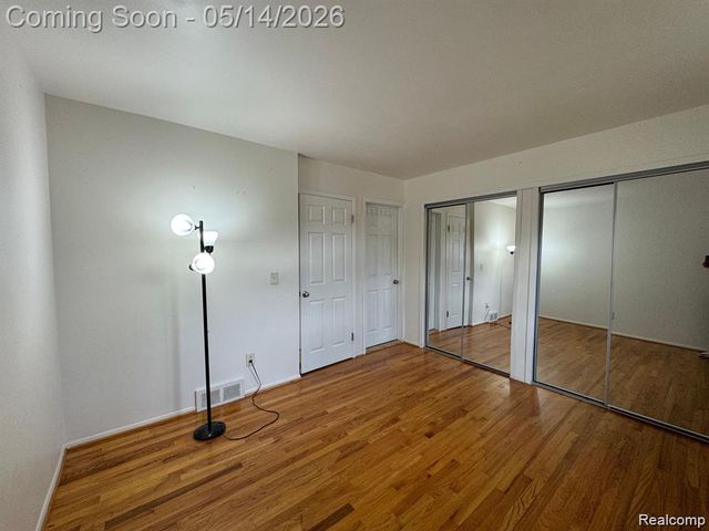 8401 18 Mile Road 112, Sterling Heights, MI 48313