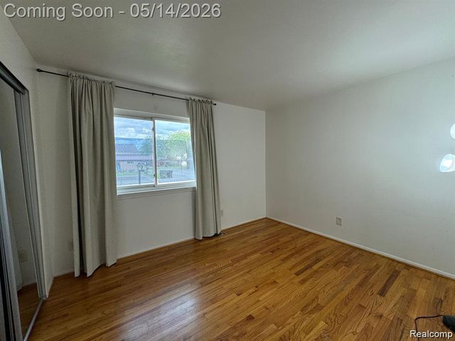 8401 18 Mile Road 112, Sterling Heights, MI 48313