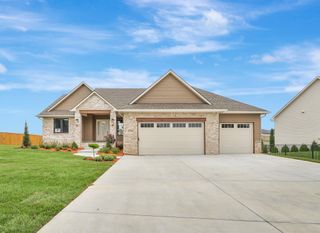 3710 N Crest Cir, Wichita, KS 67226