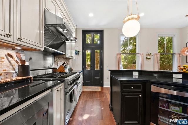 247 2nd Street 1, Jersey City, NJ 07302