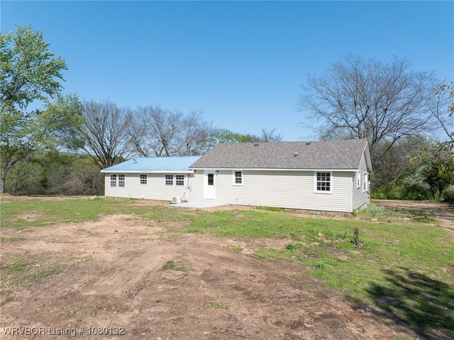 2436 Pine Hollow Road, Van Buren, AR 72956