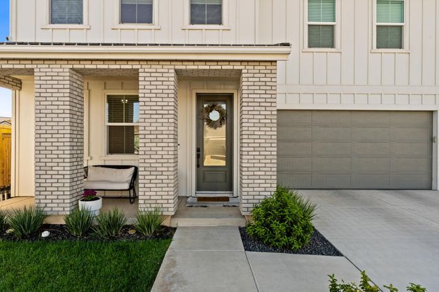 2212 N Argyle Avenue, Clovis, CA 93619