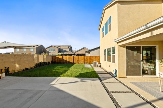 2212 N Argyle Avenue, Clovis, CA 93619