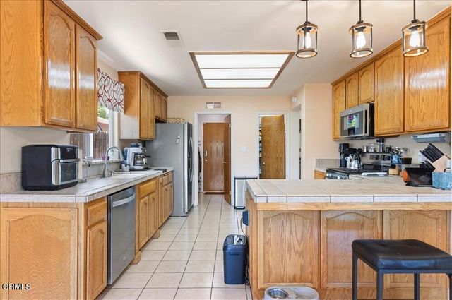 5813 Ragusa Lane, Bakersfield, CA 93308