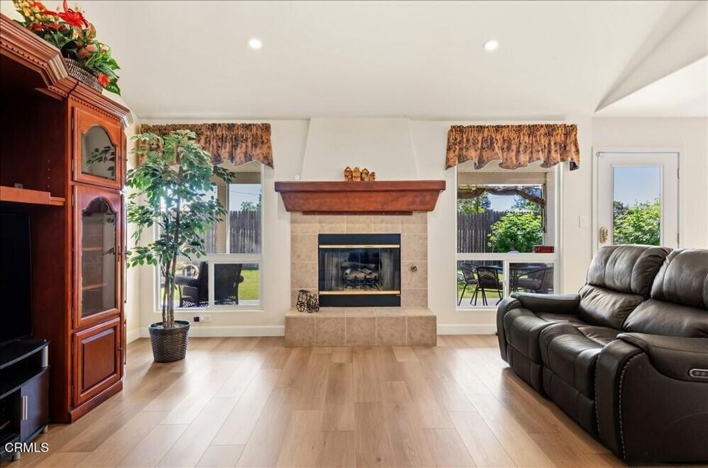 Image 10 of property listing at 5813 Ragusa Lane, Bakersfield, CA 93308