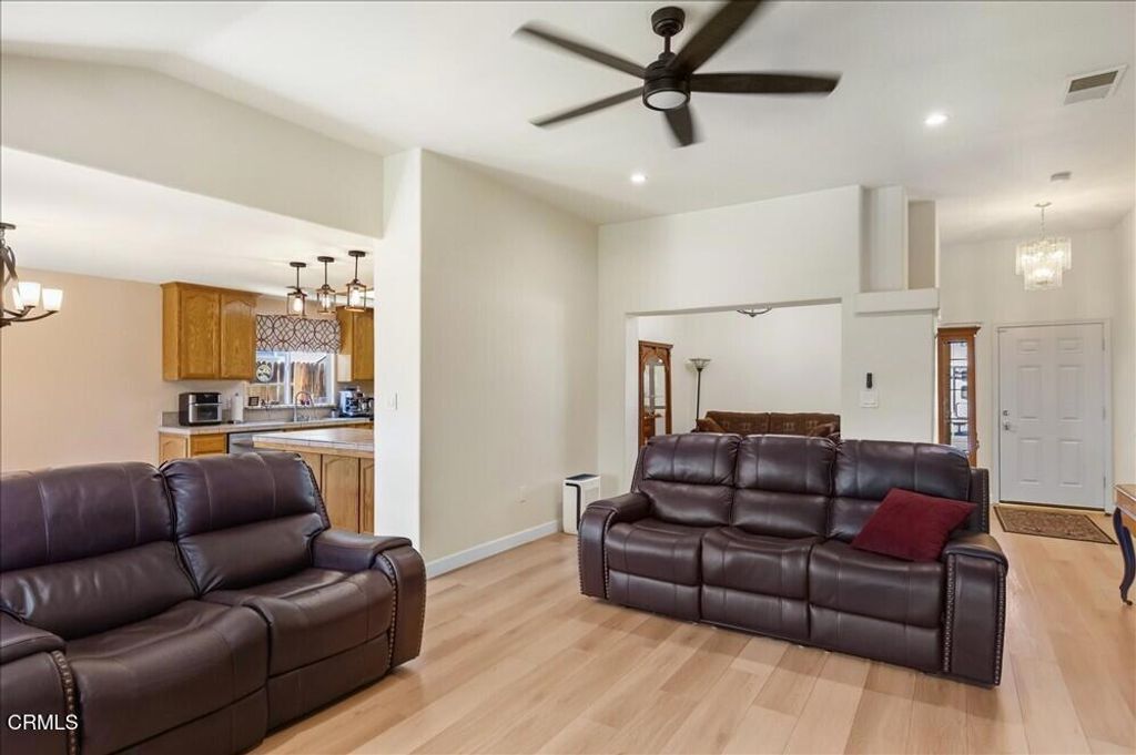 Image 11 of property listing at 5813 Ragusa Lane, Bakersfield, CA 93308