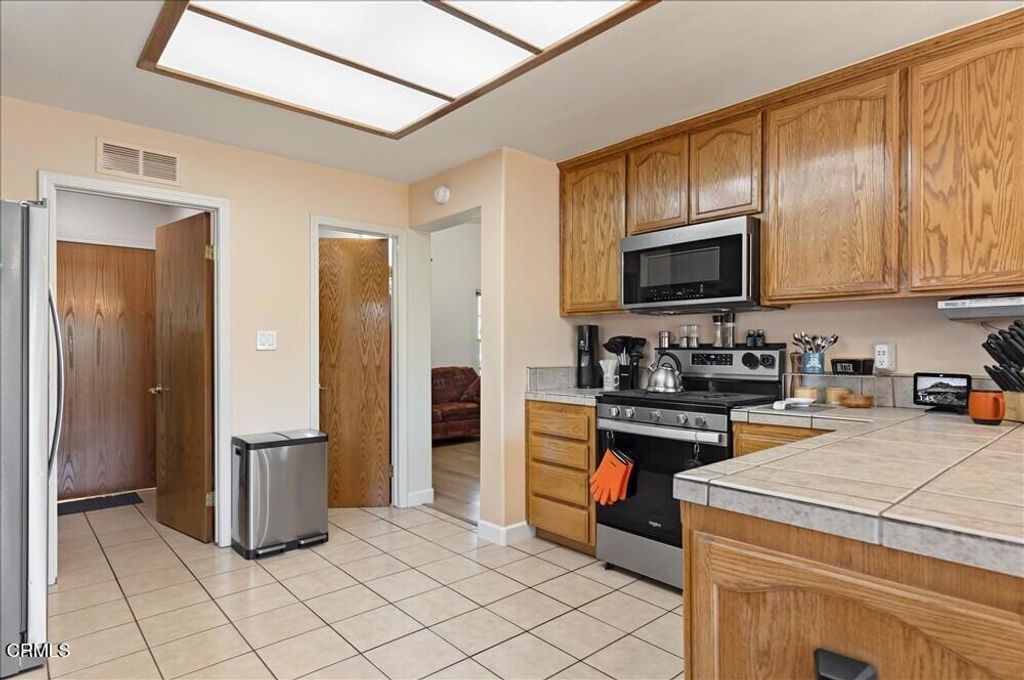 Image 15 of property listing at 5813 Ragusa Lane, Bakersfield, CA 93308