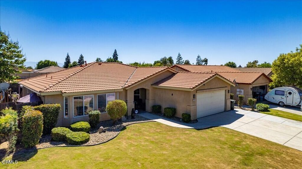 Image 2 of property listing at 5813 Ragusa Lane, Bakersfield, CA 93308