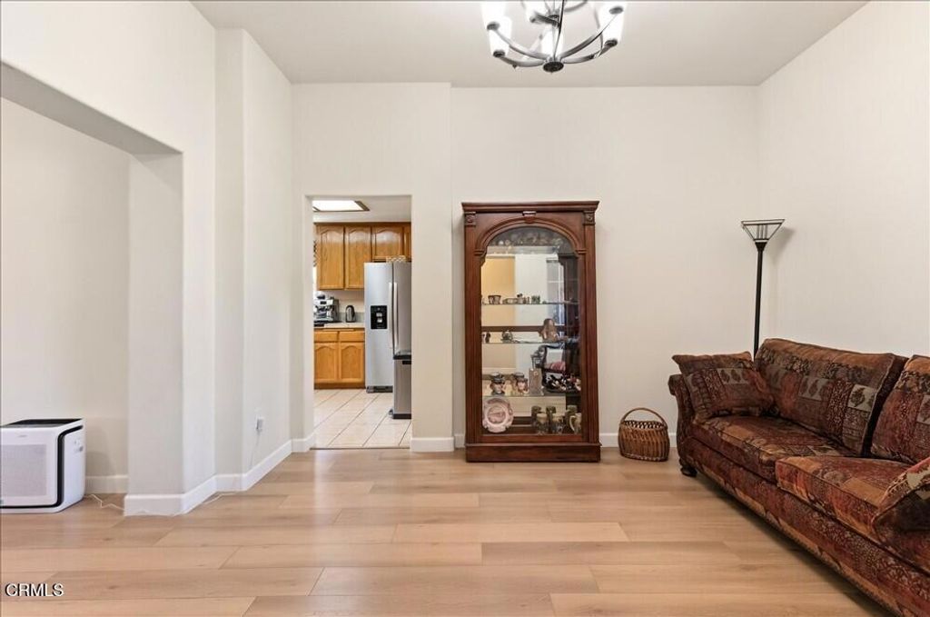 Image 6 of property listing at 5813 Ragusa Lane, Bakersfield, CA 93308