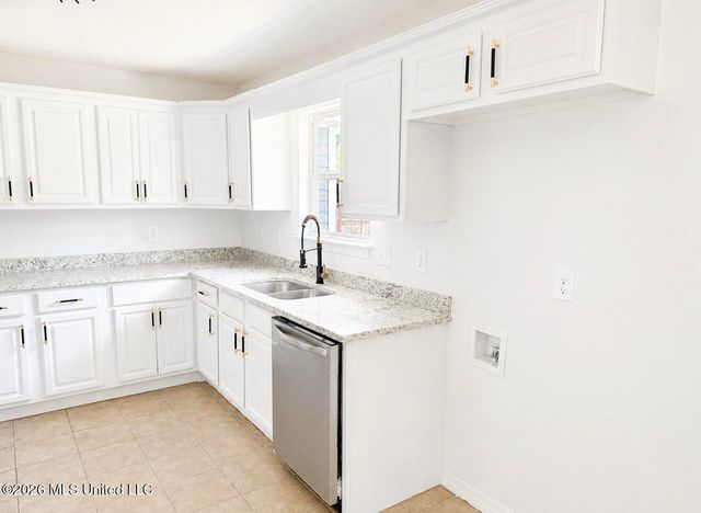 8122 Longwood Drive, Gautier, MS 39553