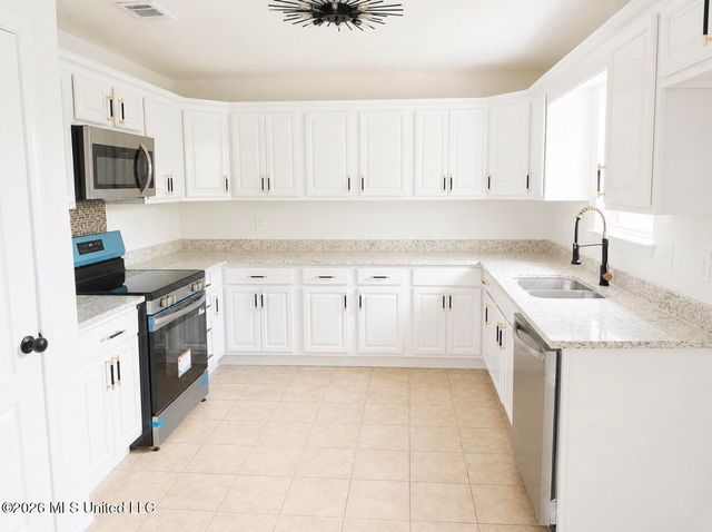 8122 Longwood Drive, Gautier, MS 39553