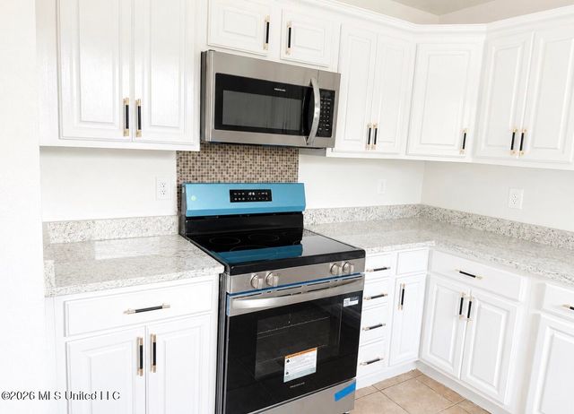 8122 Longwood Drive, Gautier, MS 39553