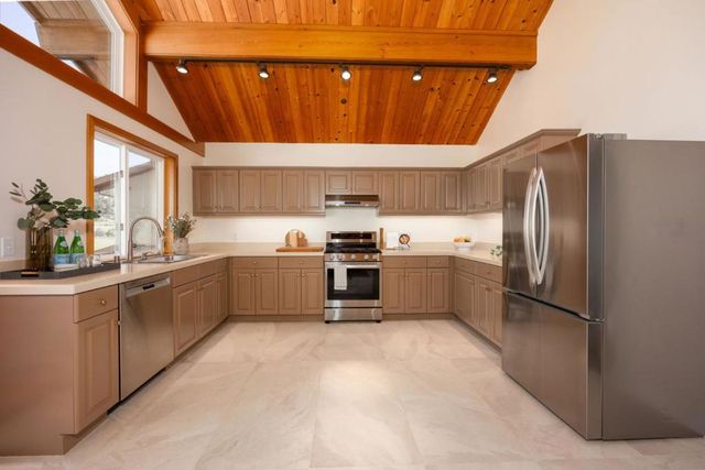 350 6th Avenue, Half Moon Bay, CA 94019