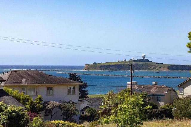 350 6th Avenue, Half Moon Bay, CA 94019