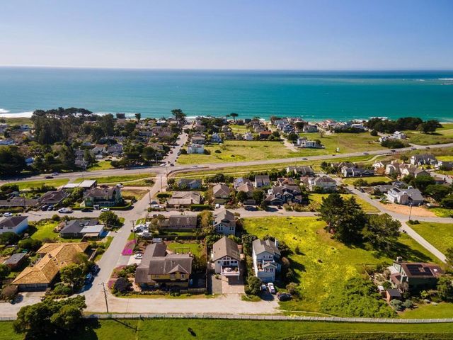 350 6th Avenue, Half Moon Bay, CA 94019