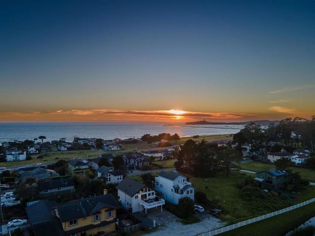 350 6th Avenue, Half Moon Bay, CA 94019