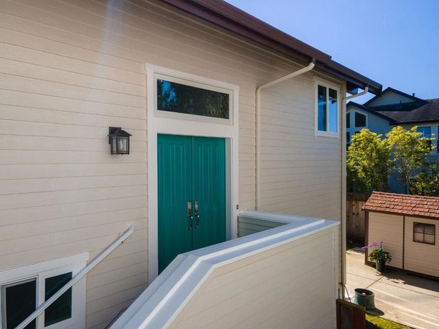 350 6th Avenue, Half Moon Bay, CA 94019