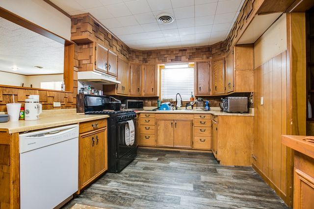 202 Sharp Avenue, Ballinger, TX 76821